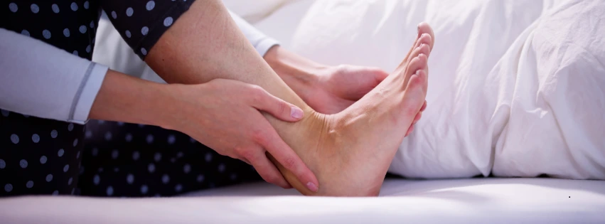 Physiotherapist treating heel pain and plantar fasciitis at Curis 360 – Jayanagar, Banashankari, Vasanthapura